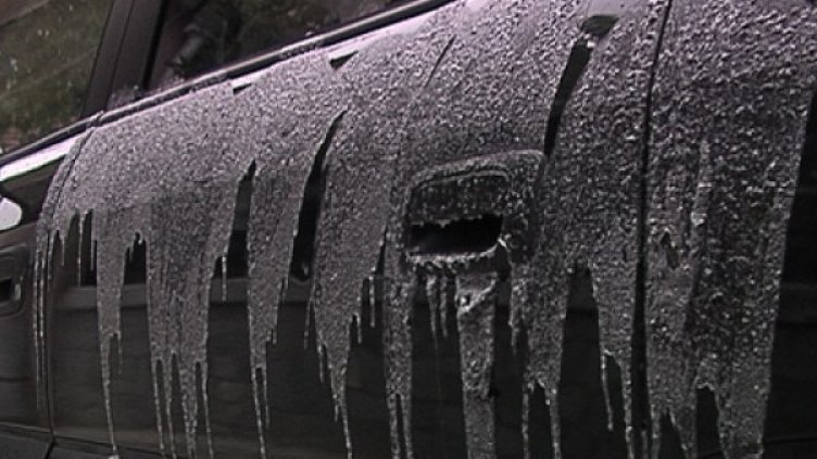 Гадно: Заляха две "Ауди А4" с киселина