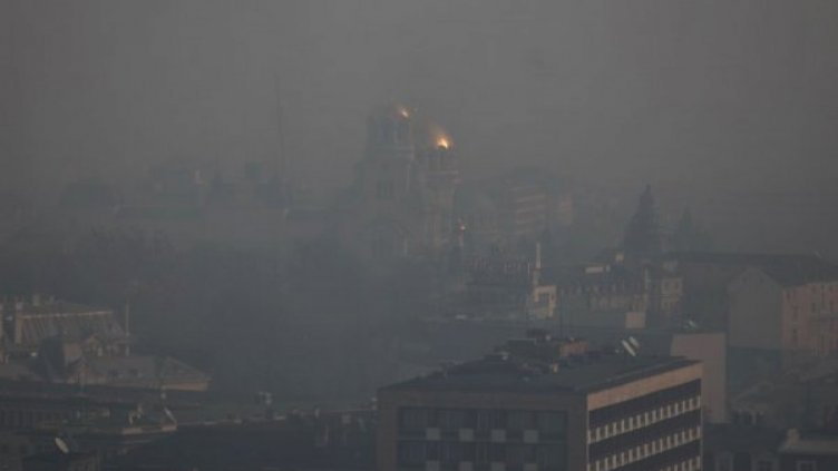 Мръсният въздух в София на места 5 пъти над нормата