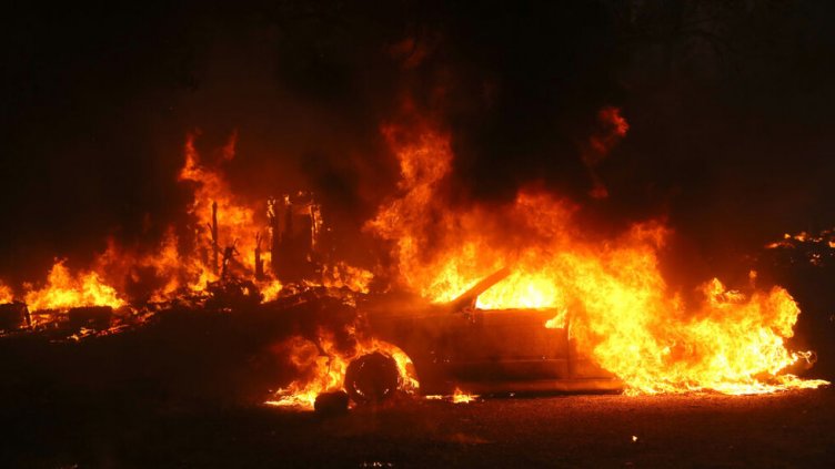 Докараха във Варна бургазлия обгорял при опит да угаси пожар в колата си