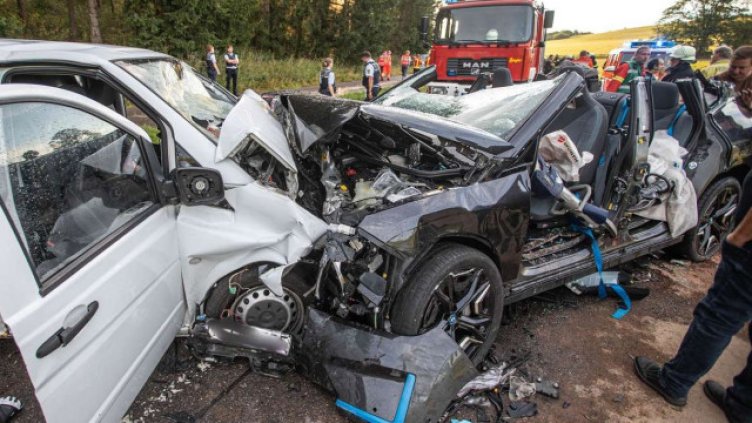 Мистериозна катастрофа с BMW iX отне живот, рани 9 души. Автопилот ли?