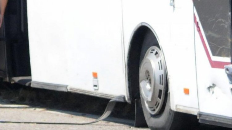 Инспектори спипаха нередовен автобус с деца