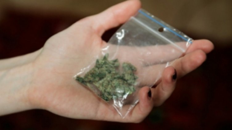 Непълнолетен с 11 грама марихуана спипаха във Възраждане
