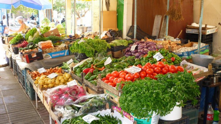 Цената на плодовете и зеленчуците - сезонно ниска