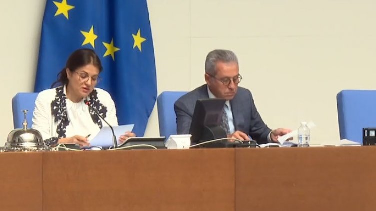 Сагата ДПС продължава: Пеевски изключи още 17 депутати от парламентарната група (ВИДЕО)