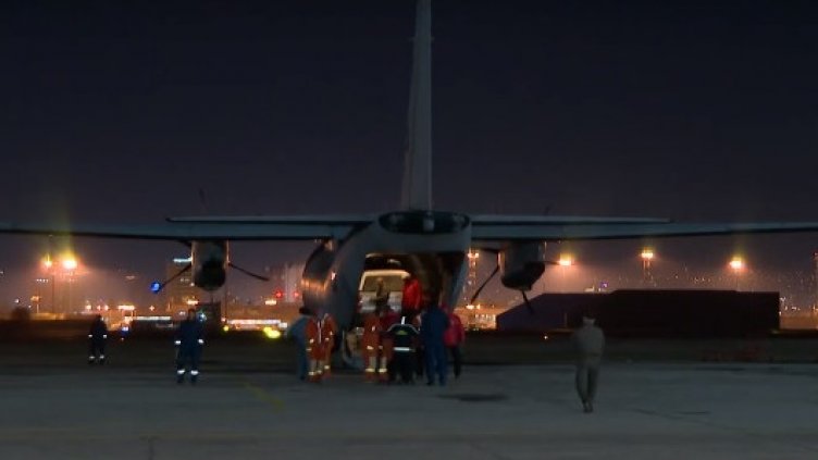 Посрещаха българските спасителни екипи обратно на родна земя с питка и мед (ВИДЕО)