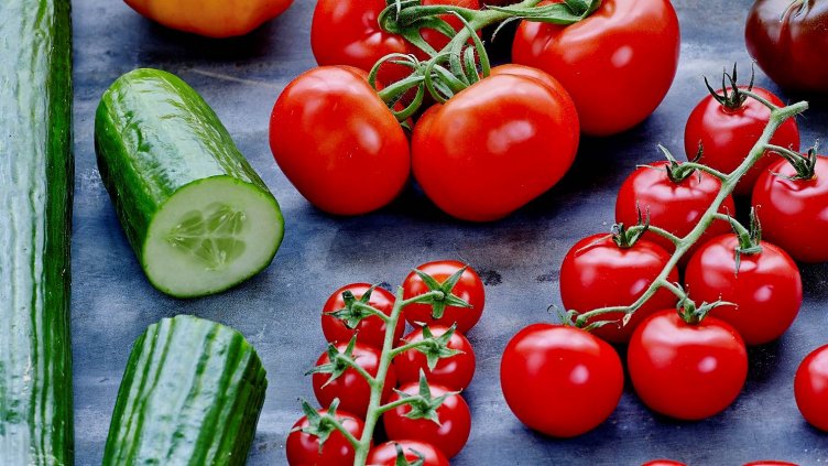 Оранжерийните домати и краставици поскъпнаха