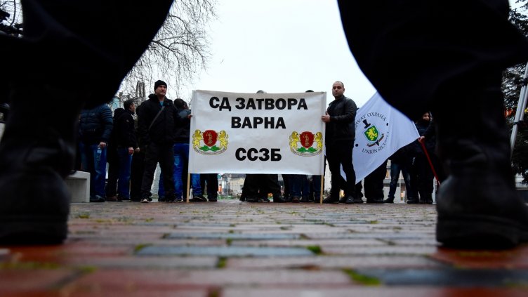 Надзиратели и съдебна охрана не са склонни на сделка за заплати