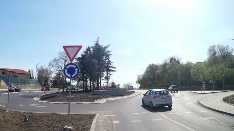 Готово е новото кръстовище при спирка &bdquo;Долна Трака&ldquo;