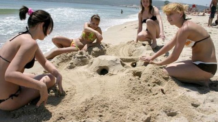 Пълним хотелите по морето с бедни англичани вместо с руснаци