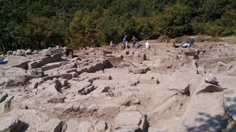 Откриха най-голямата раннохристиянска църква в Родопите на Перперикон