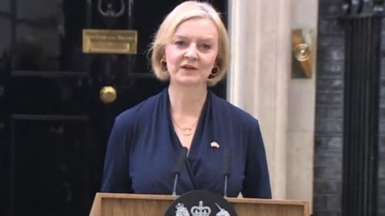 Премиерът на Великобритания подаде оставка (ВИДЕО)