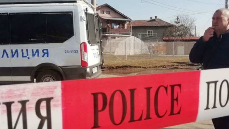 Продължава издирването на заподозрения за убийствата в Костенец