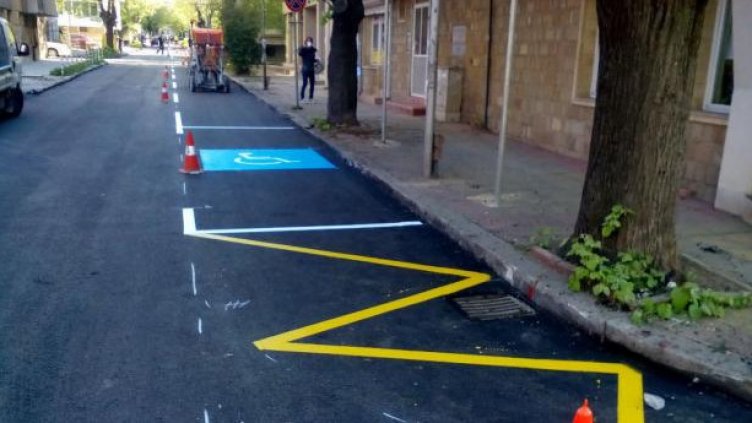 Полагат маркировка в центъра на Варна. Вдигат коли