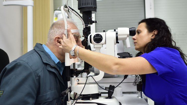 Преглеждат безплатно за глаукома във Варна