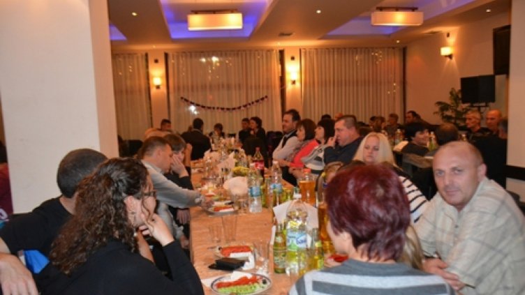 Кукерски банкет събра над 160 гуляйджии в Симитли