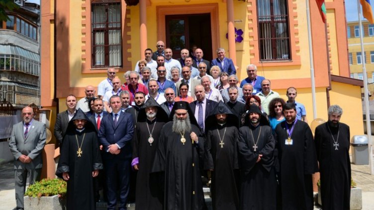 Кметът и митрополитът поздравиха участниците в Арменския църковно-народен събор