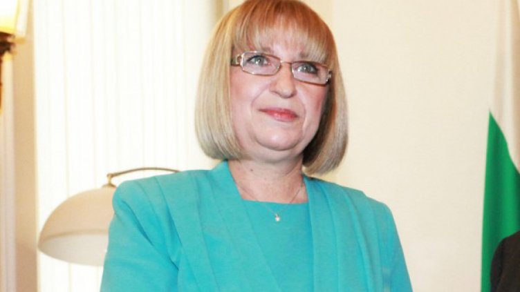 Цачева изригна: Не съм била партиен секретар! Ще съдя!