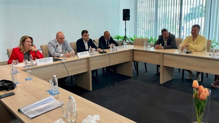 От "Златните": Министърът на туризма обеща да даде парите на хотелите за бежанците