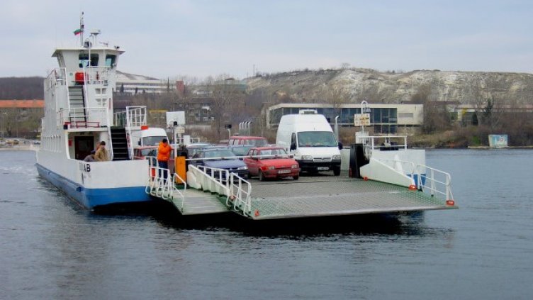 Спира фериботът в Белослав