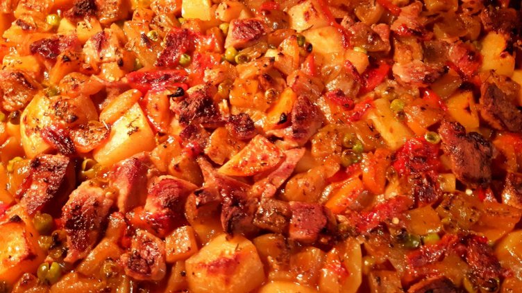 Рецепта на деня: Шареният гювеч на баба