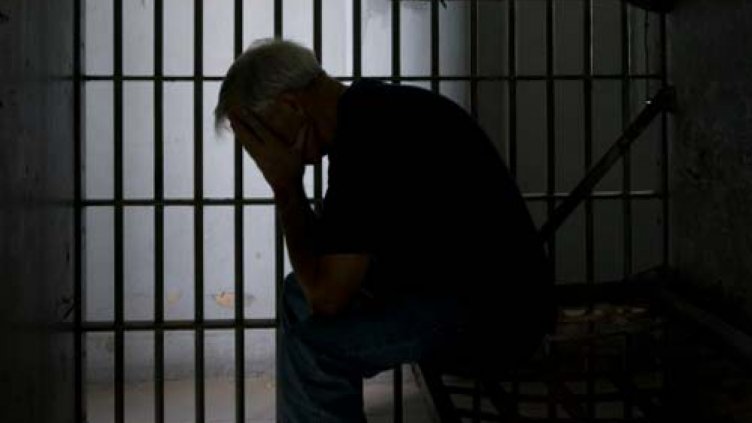 Издирват избягал затворник