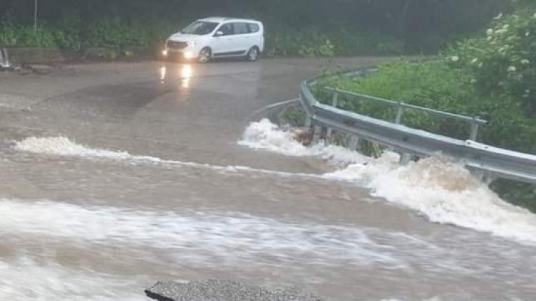 Бедствието: Пътен възел край Търново е наводнен