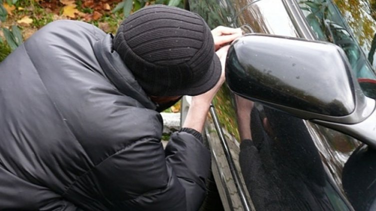 Оставиха в ареста млад варненец с 18 присъди 