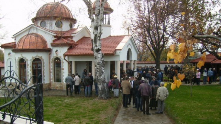 Селски храм ще става манастир