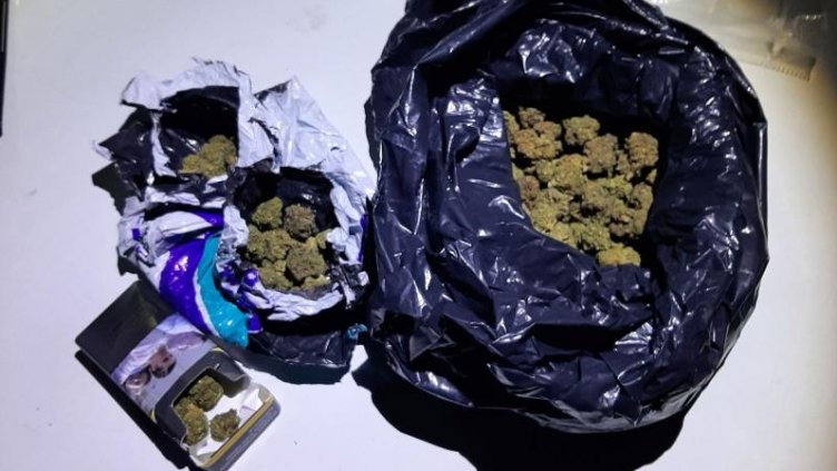 Спипаха група дилъри, единият бил със служебна карта на Митници – Варна