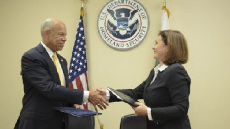 Румяна Бъчварова и Джей Джонсън подписаха споразумение за сътрудничество в борбата с тежката престъпност