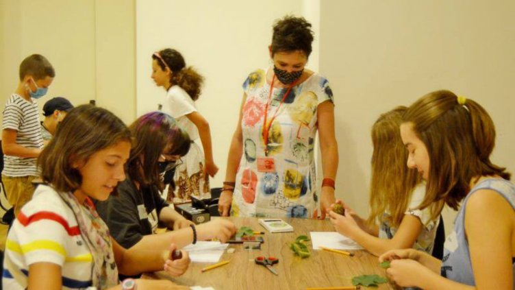 Деца правят рисувани филми в галерия “Графит”