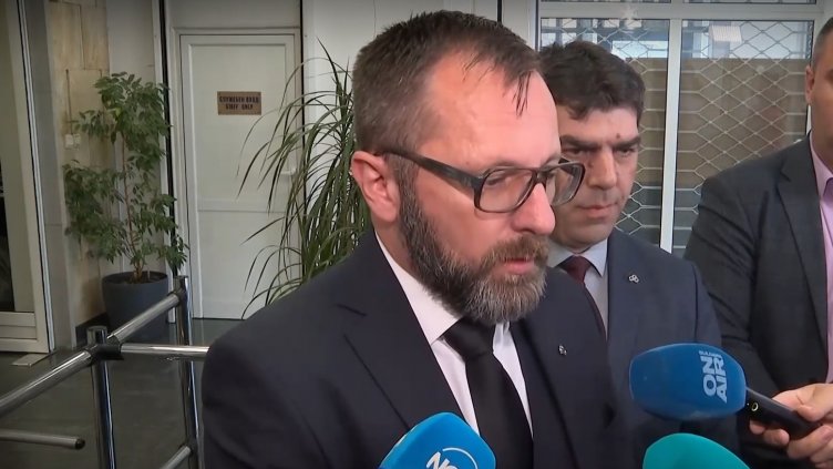 Разпитват шефа на АПИ