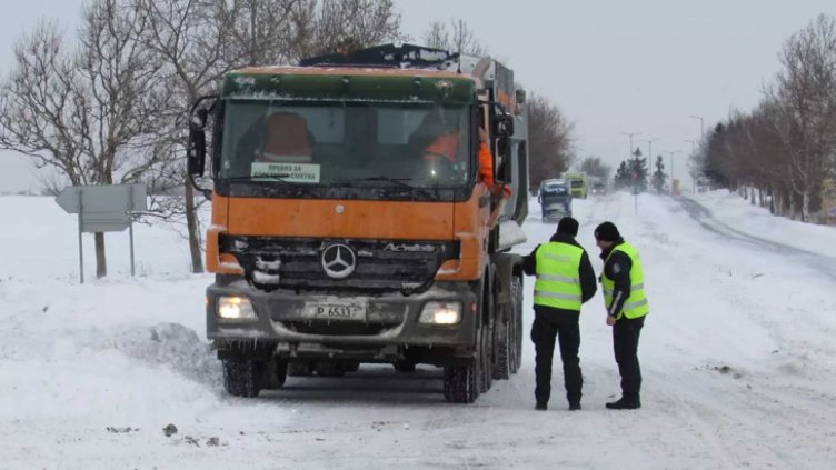 В Русе шофьори на камиони се оплакват от полицаите, а те – от ДАИ