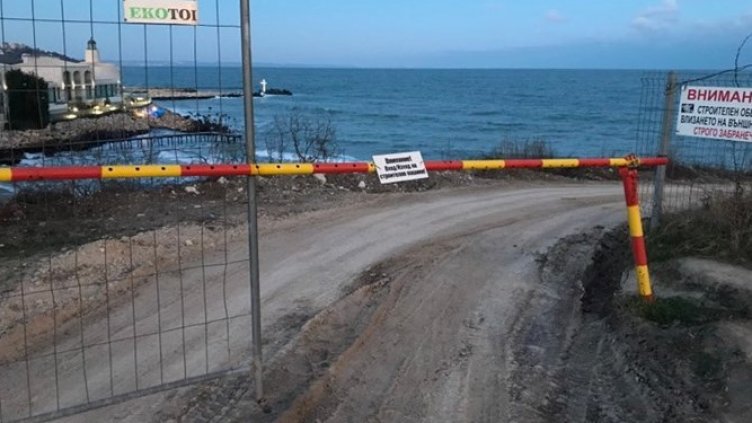 През октомври започнал градежът на изкуствения остров край "Св. Св. Константин и Елена"