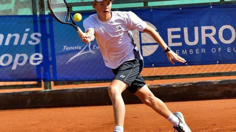 Варненец е в Топ 4 на турнира от първа категория на Тенис Европа в Сараево
