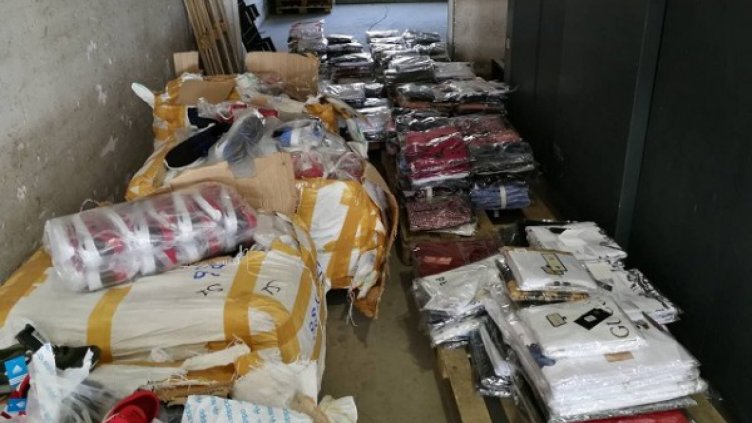 Иззеха над 35 000 менте маркови стоки на Лесово