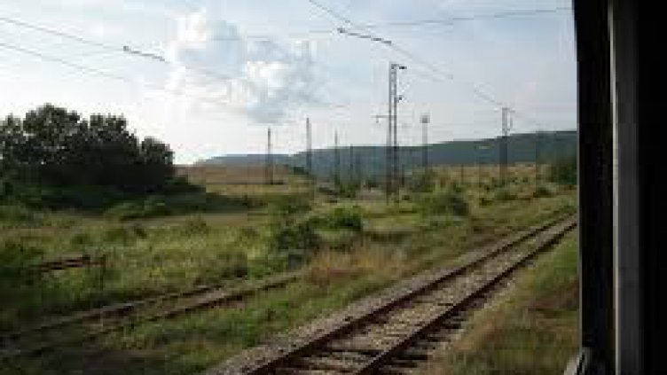 Влак аварира на гара Сандански