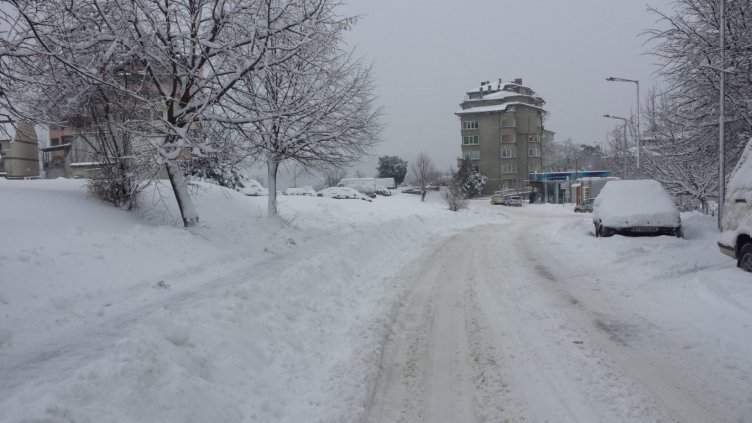 Мъж почина в Карлово, линейката не успя да стигне до него заради снега  