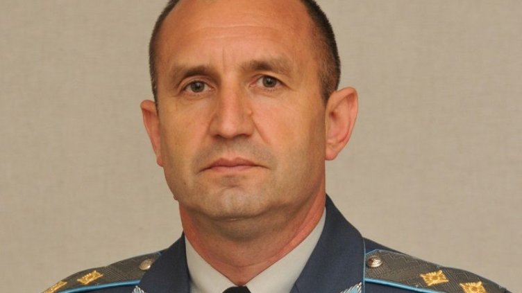 Критичният срок за военната ни авиация - средата на 2016-а
