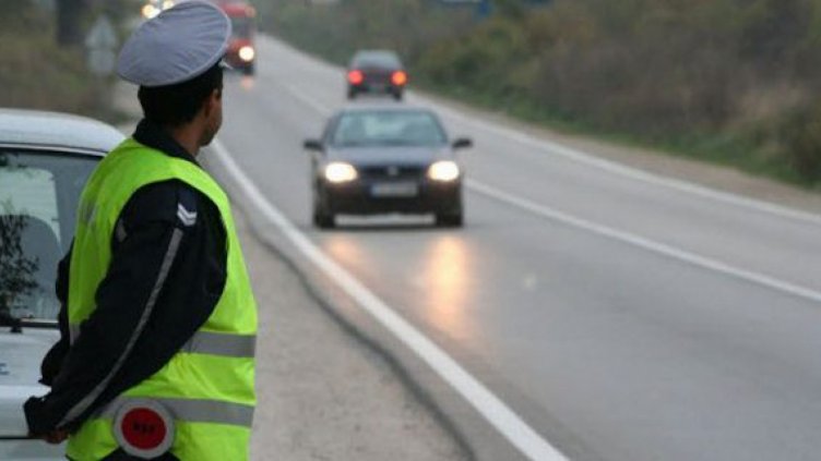 Разделят Закона за движение по пътищата на три