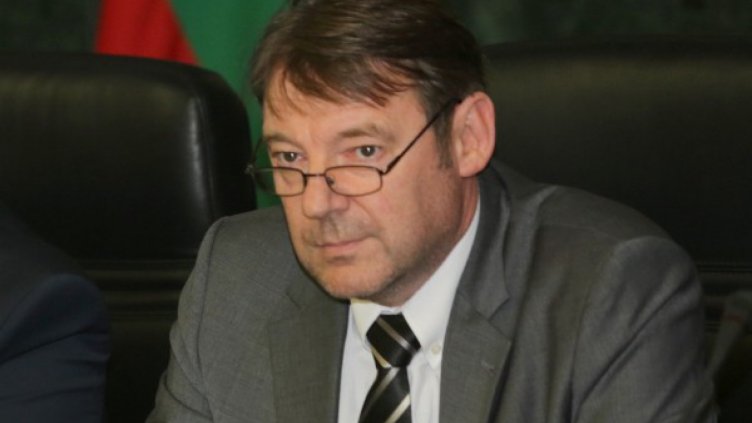 Писанчев мълчи за Сертов