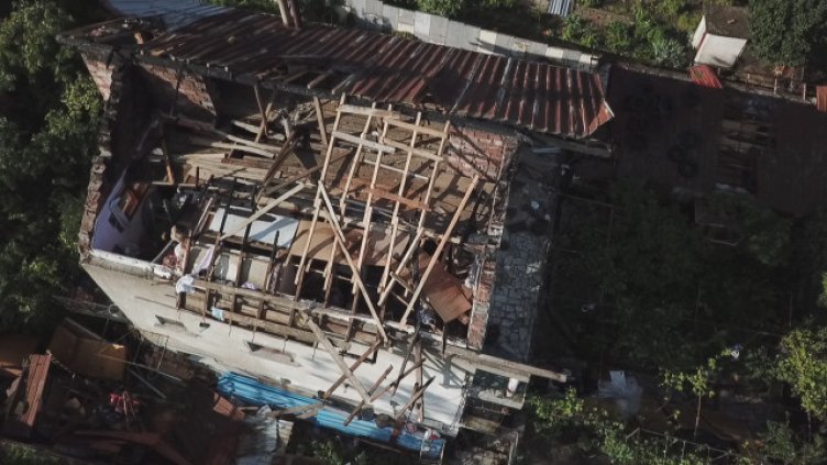 Тежки са пораженията след бурята вчера в Плевен и Бяла Слатина