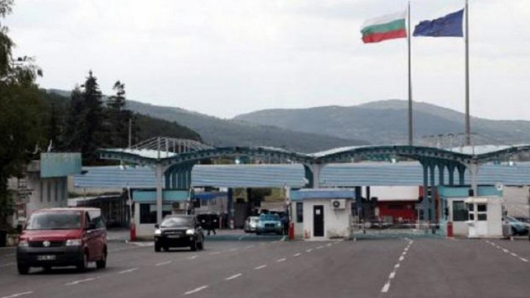 Митничари и гранични полицаи арестувани при спецакция