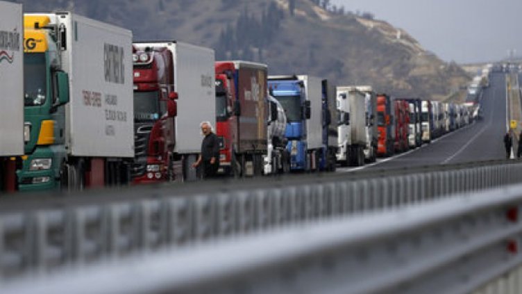 3 км е опашката от тирове на "Капитан Андреево", 2 км на "Лесово"  