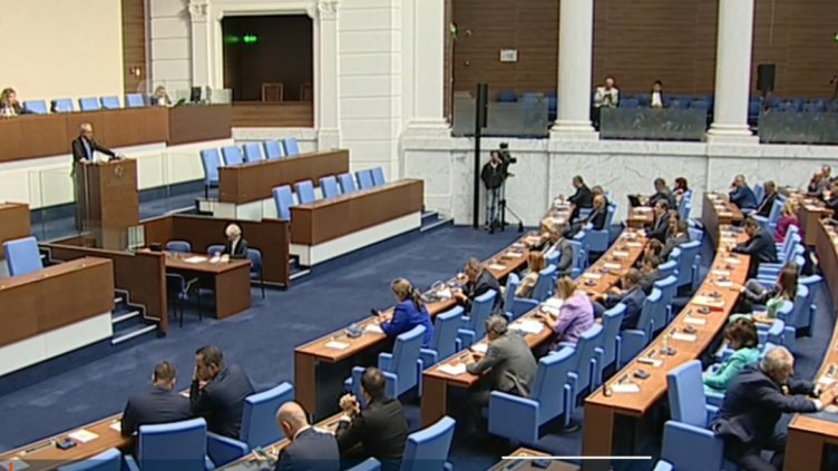 Депутатите се скараха още на първото заседание на НС