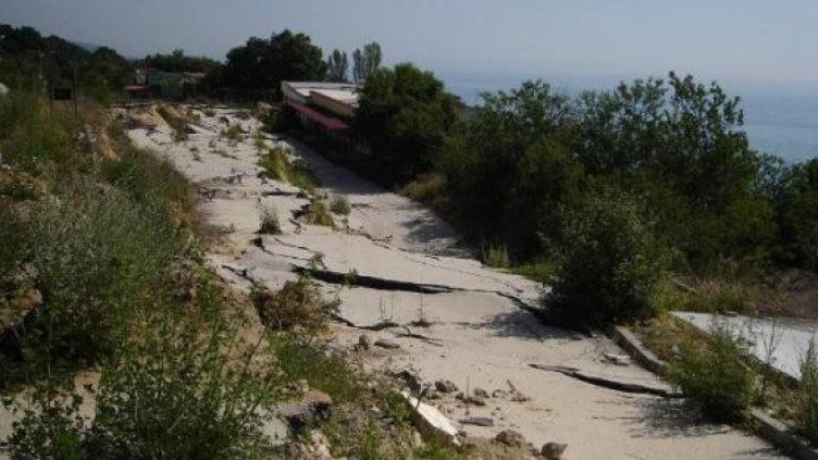 ГЕРБ: Кабинетът на Радев блокира ремонта на пътя през „Трифон Зарезан“