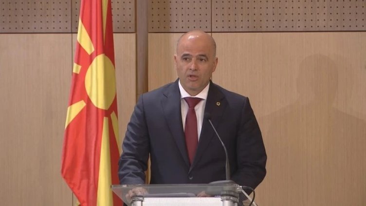 Премиерът на С. Македония прекара нощта в болница 