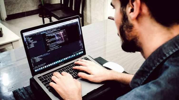 IT спецове с по-ниски заплати от на миньорите. И още за парите ни...