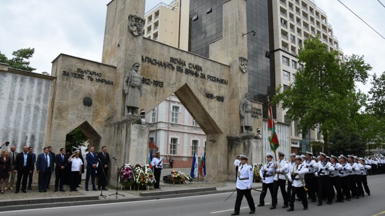 Денят на Европа и Денят на Победата обедини варненци (СНИМКИ)