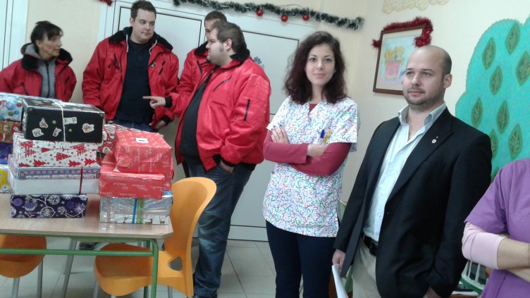 Немски деца изпратиха коледни подаръци в детската психиатрия